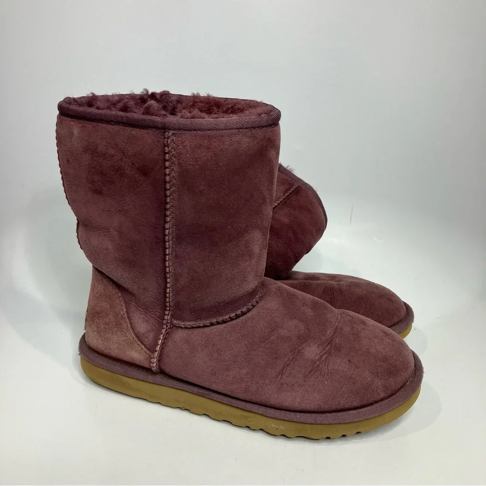 UGG Classic short boots in Aster‎ purple women’s size 8 suede sheepskin Sherpa